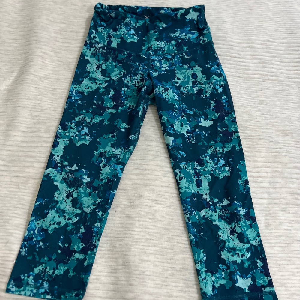 Blue Ink Blot Old Navy Capri Leggings
